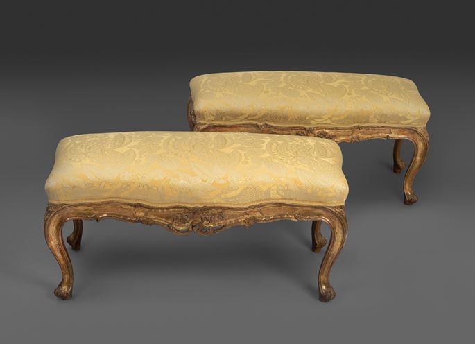 A fine pair of Venitian rococò giltwood window benches | MasterArt